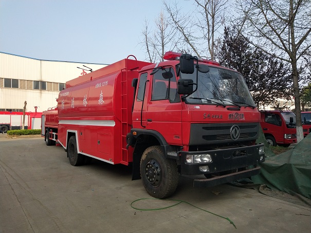 東風(fēng)消防車(chē)