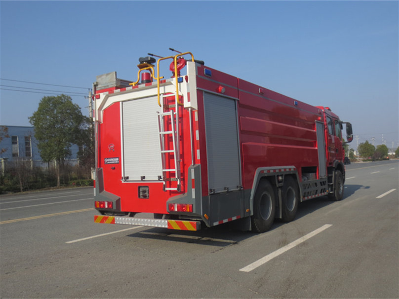 豪沃后雙橋泡沫消防車(16噸)圖片